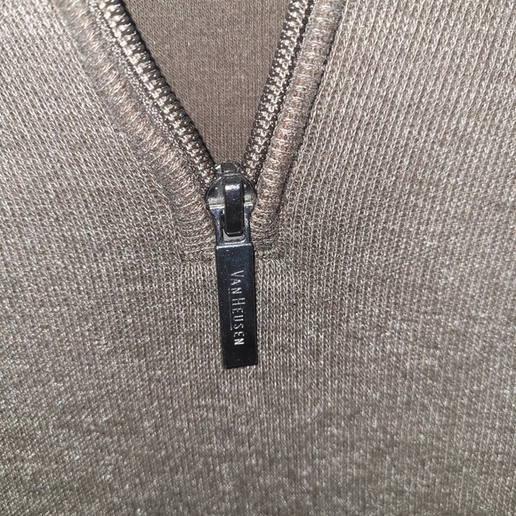 2 Van Heusen long sleeves - Picture 5 of 8